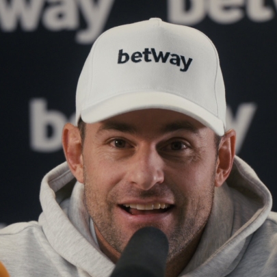 Andy Roddick returns to make Wimbledon history